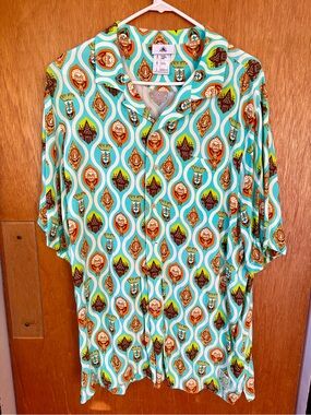 Disney collector Polynesian tiki men’s button down size large limited edition